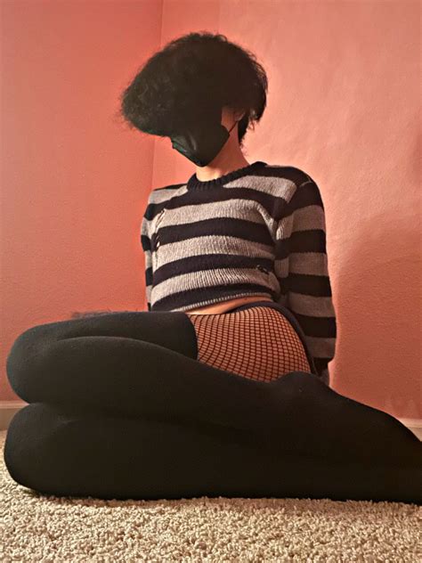Femboy Sitting On Face Porn Videos .